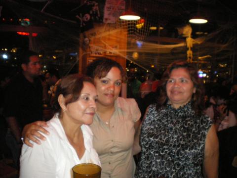 Myriam Norman-JoAnna Campos-Hilda Garcia Casado at Bayside Market Place 10-31-2009