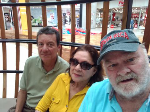 Mall Oxigeno Jorge Quiros and his Mother, Myriam and Ronald Norman